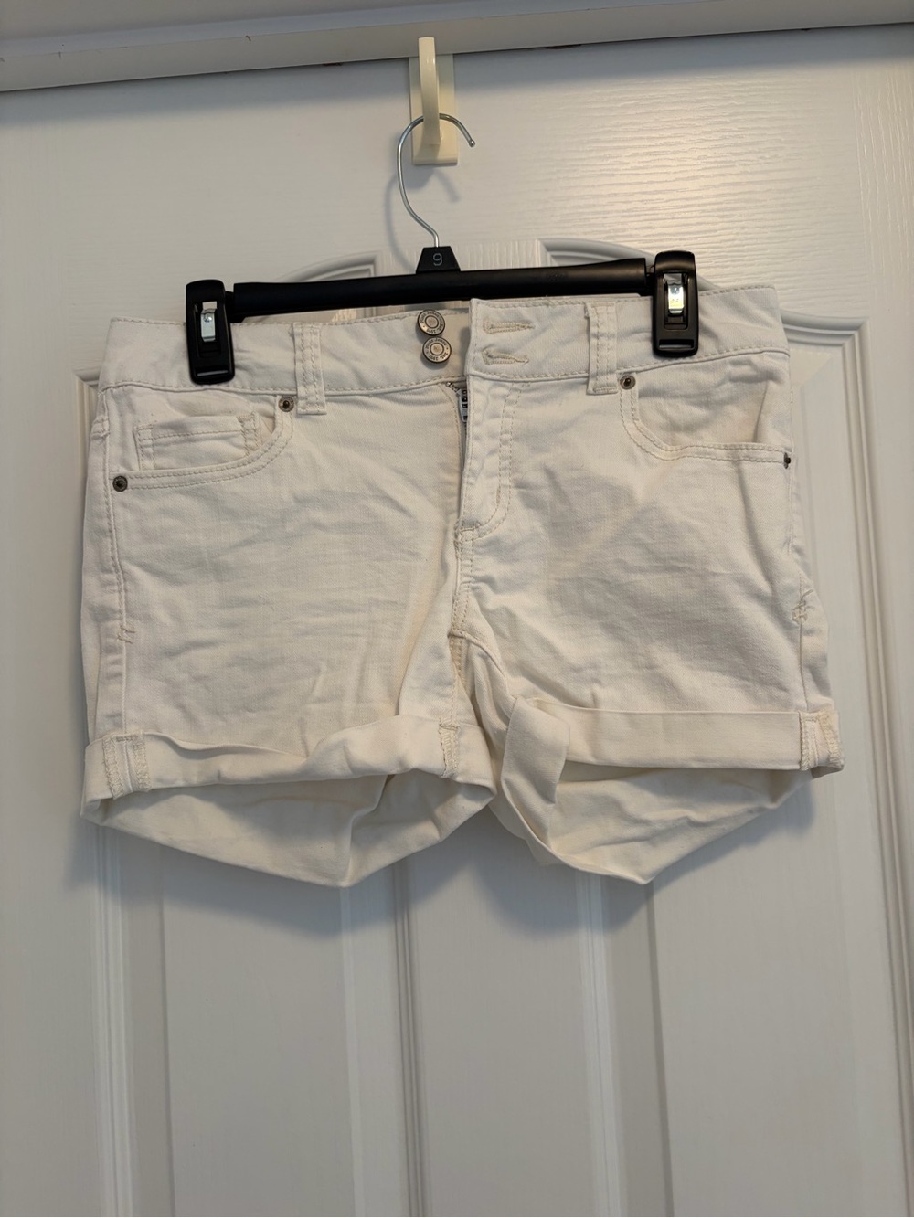 Mudd FLX Stretch White Cotton Roll-Cuff Shorts Size 9